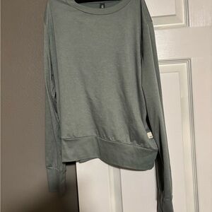 Vuori Women's Green Long Sleeve Sweatshirt